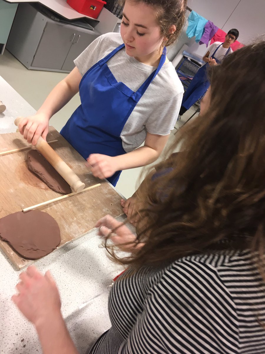 AADesignTech's tweet image. Workshop 2 for Designlab nation @darwenterra @V_and_A #designlabnation thank you Louise for showing the students around today. Now onto experimenting with clay @acc_academy @DesignTechUL