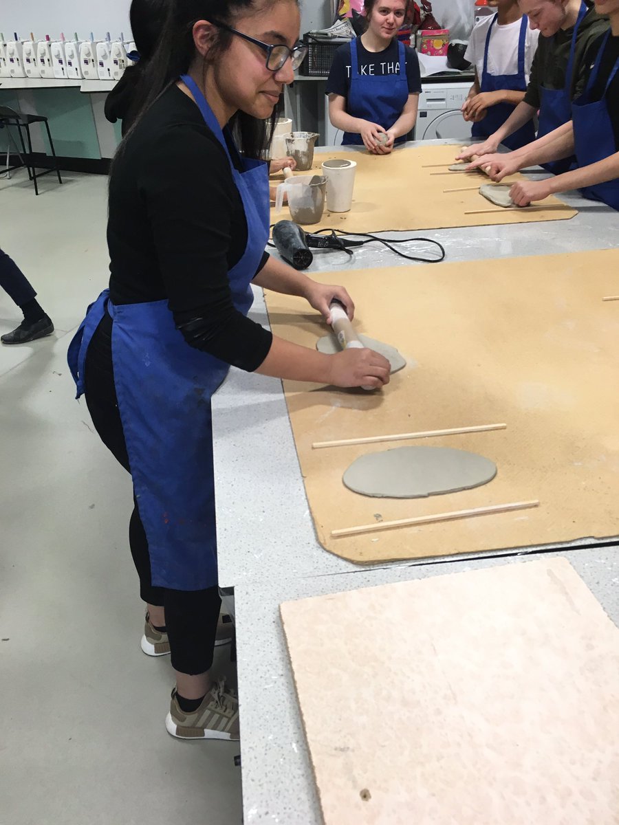 AADesignTech's tweet image. Workshop 2 for Designlab nation @darwenterra @V_and_A #designlabnation thank you Louise for showing the students around today. Now onto experimenting with clay @acc_academy @DesignTechUL