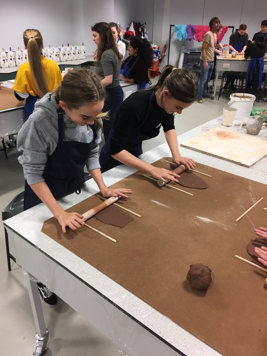 AADesignTech's tweet image. Workshop 2 for Designlab nation @darwenterra @V_and_A #designlabnation thank you Louise for showing the students around today. Now onto experimenting with clay @acc_academy @DesignTechUL