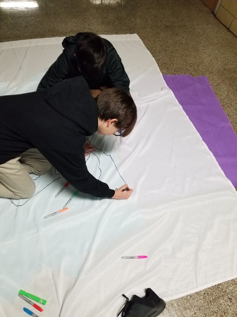 SDMS_VWeLab's tweet image. Starting our interactive Civil War maps with e-textiles. Long 8th grade PBL :D Stay tuned for updates! Cannot wait to see how the kids do with sewable electronics. Visitors will be able to interact with each map and learn about major battles, railroads and more...
@VWeLabs