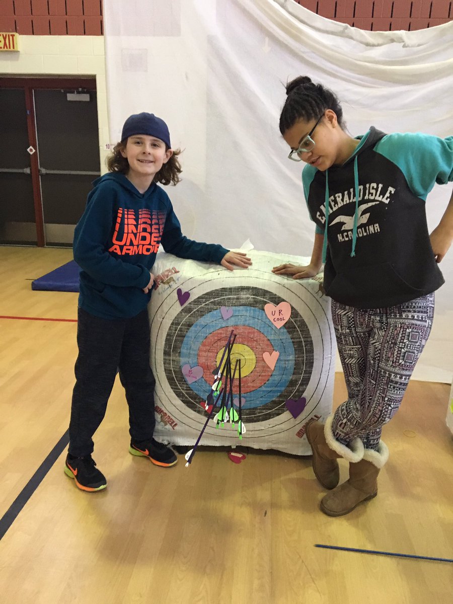 caseythorpebain's tweet photo. HVD from EL Archery! Fun shoot: get a heart, you earn the candy! Many bullseyes also! I love this team! #DoMoreForKids #NASPArchery #elpspd https://t.co/s8C7m0BZWR