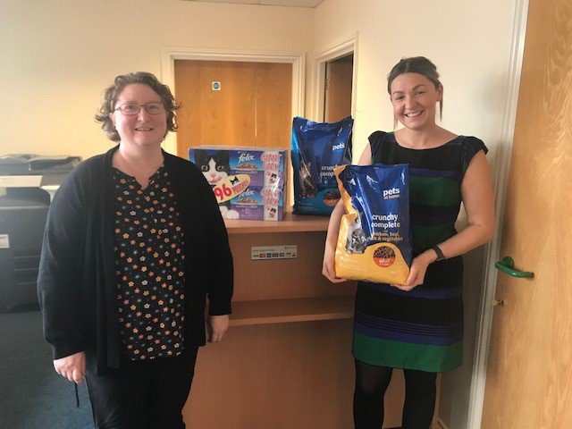 _castlecomputer's tweet image. Thanks to Amy from @CumbriaWaste for coming in today to accept our food donation for the feral cats and kittens of their Hespin Wood site! 🐱
Read about the Hespin Wood cat colony at bit.ly/2TWeTE8