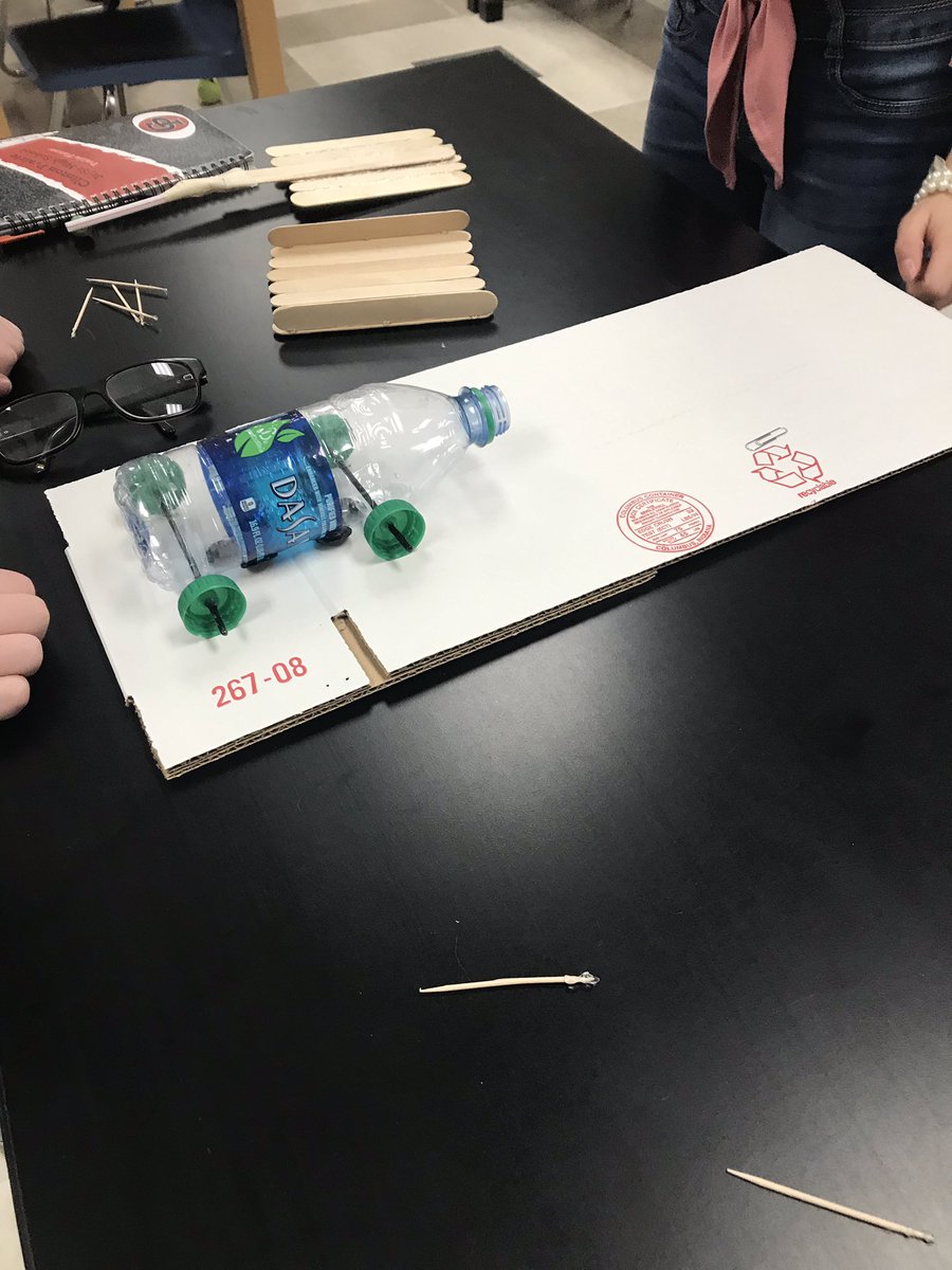 MHeimScience's tweet photo. 7th grade Science Period 1 - Some of the Newtonian devices! Will they be able to complete their task on Tuesday? #gopherscience #MakeItCount https://t.co/MJk2LcpyHc