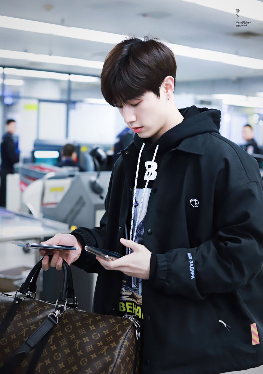 BloomyRose0904's tweet photo. HD 190127 PEK DEPARTURE 

HAPPY VALENTINE'S DAY 🌹

#GOT7⁠⁠⁠ ⁠⁠#갓세븐
#MarkTuan #마크⁠ #MARK #段宜恩
@mtuan93 https://t.co/SuKZVs1neJ