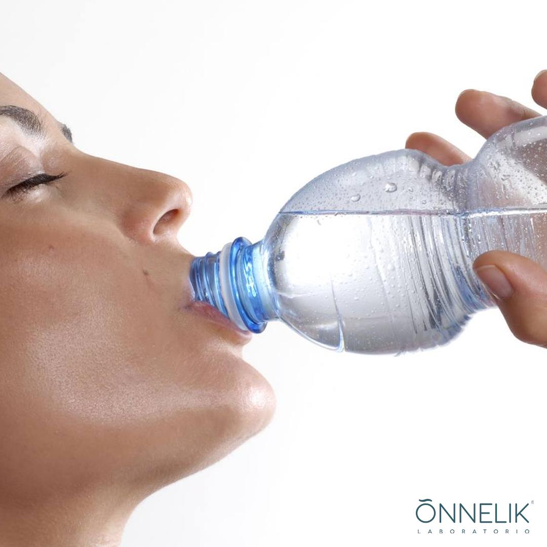 labonnelik's tweet photo. No dejes de consumir agua a diario, te ayudará a conseguir una piel suave y perfectamente hidratada. 
. 
.
.
#Hidratación #OnnelikLaboratorio #PielSaludable #BuenosHábitos #ConsumirAgua https://t.co/Xs7biXUL5t