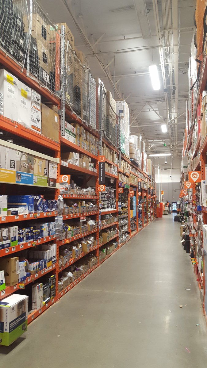 ChuckTHD's tweet photo. Before and after Packdown Smackdown in D26 at Encinitas 0660! Happy to say we are striped and organized! #allin #organized @NotoKara @denise_odion @LaneyAgliam @RyanDomingueHD @mikeasm0660 @EncinitasHD0660 @MannyHomeDepot @JabarrBean https://t.co/IEWnIbWjia