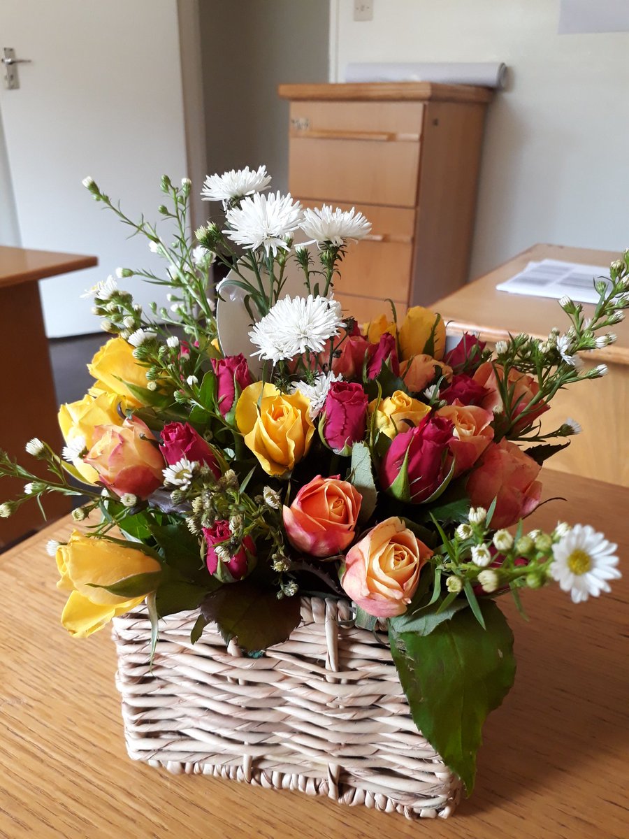 NMusandu's tweet photo. 4. With the amazing help of @sendalytee (who located some flowers, collected them and made a delivery in less than an hour) &amp;  the team at Amazing Creations Zim https://t.co/csFNulycf2 (who didn't tell us to get lost for our late request). We finally had a plan... https://t.co/ZUbPUOiz2P