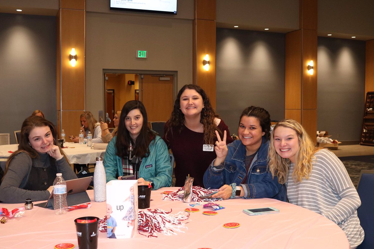 KappaDeltaUTC's tweet image. Some of our sisters had a ~sweet~ time with our panhellenic sisters at the @UTCUpTilDawn no mo chemo rally last night!