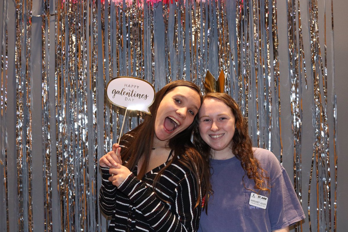 KappaDeltaUTC's tweet image. Some of our sisters had a ~sweet~ time with our panhellenic sisters at the @UTCUpTilDawn no mo chemo rally last night!