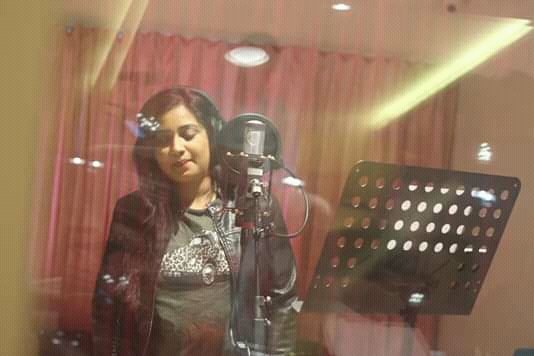 nimasha4sg's tweet photo. *RECORDING DIARIES SET 02*
The queen of melody @shreyaghoshal
during her latest Marathi song #ManMaze recording sessions. A beautiful duet with our fav #SonuNigam. If you didn't listen yet here you go .Movie :Dhumas https://t.co/Be5JfKOijz https://t.co/WKxEAu7ThR