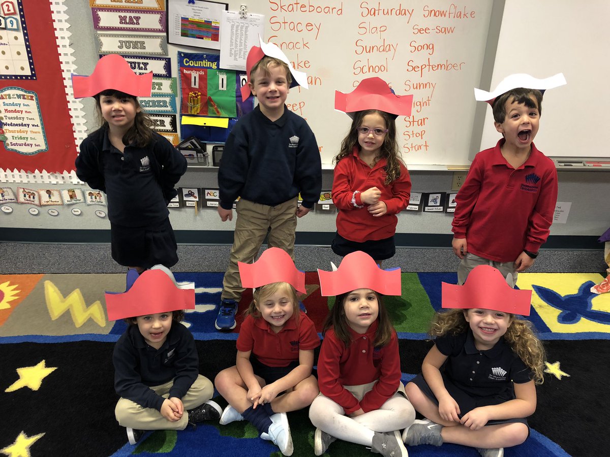 MrsCovert27's tweet image. We traced and cut out our own president hats! Happy Presidents Day! #davisme