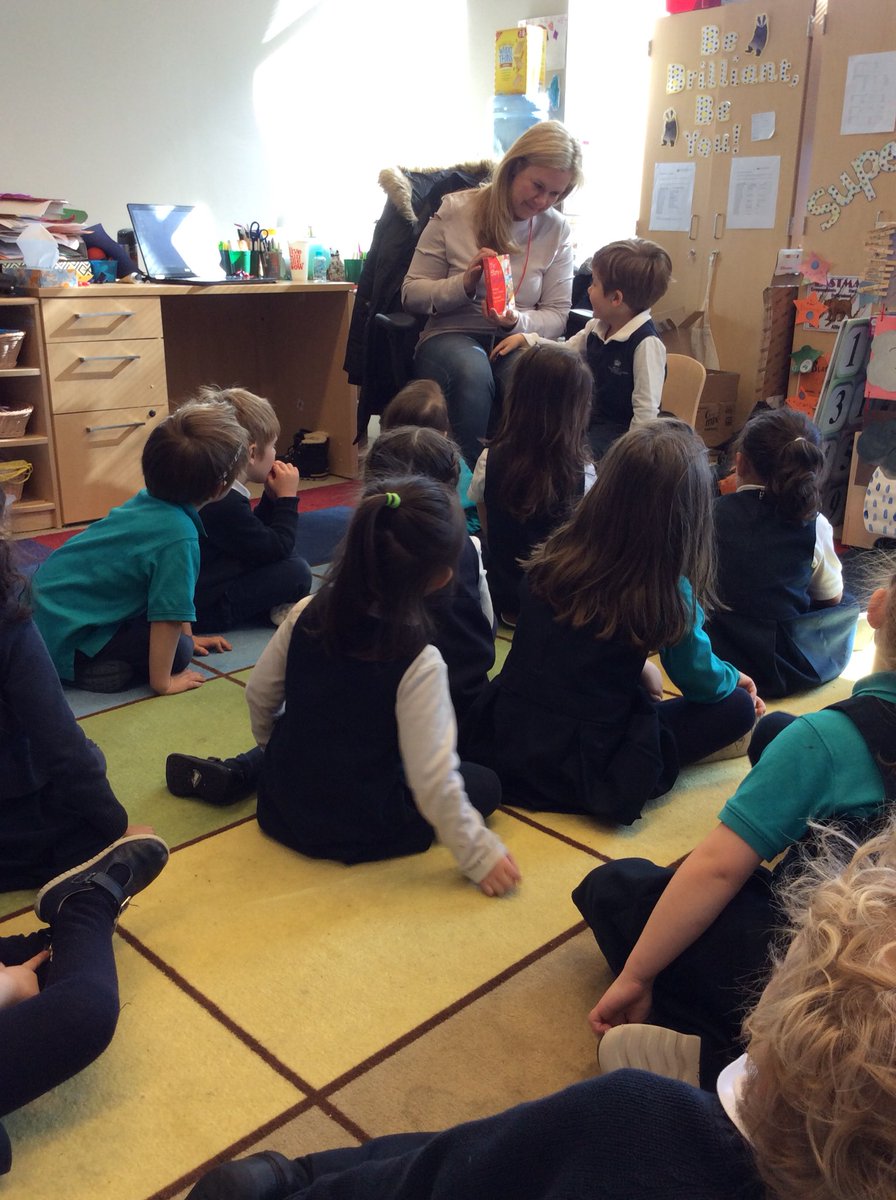 BISCLPReception's tweet photo. Happy Valentines Day from the #BrilliantBadgers ❤️💕 A special thank you to John’s Mommy for a wonderful #ParentAssist. We loved making Valentines cards and bracelets! @The_IEYC #cooperation #love #BISCLPReception https://t.co/HuW0GLvnCl