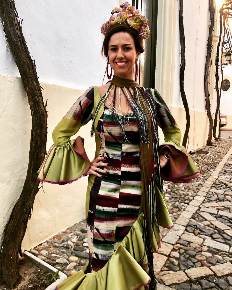 Espectacular diseño de @AngelesVerano para la @PasarelaJerez. Hoy en @adirecto @canalsur @AdmAndalucia @ModestoBarragan @peichsantana #flamenco #moda #modaflamenca #jerez #pasarelaflamencadejerez #pasarelaflamenca