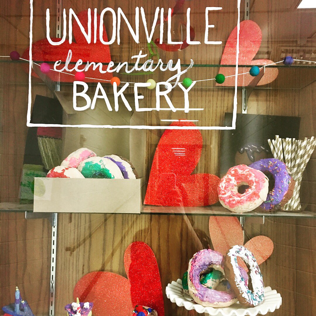UESArtSmart's tweet photo. Stop by our bakery for all the sweet treats for your loved ones this Valentine’s day! 🍰🎂😍♥️😜. @UEStars https://t.co/Q8eFkOsjfe