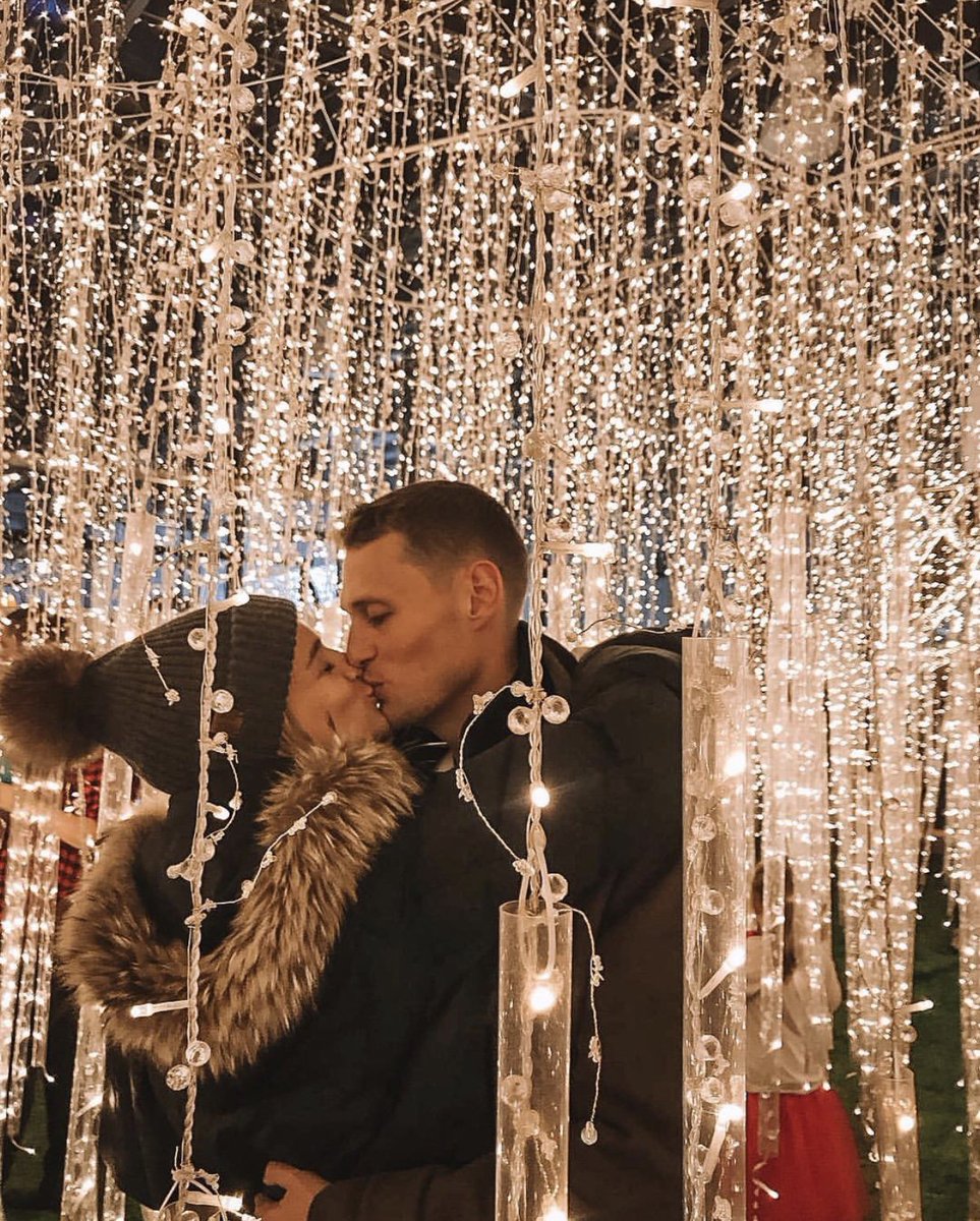 “The one thing we can never get enough of is love. And the one thing we never give enough of is love.” — Henry Miller

Happy #ValentinesDay from all of us at Glow! 

📸: <a href="/devlinkenny/">Devlin Kenny Morgan</a> 

#GlowBarrie 
www.glowgardens.con/christmas-barrie/