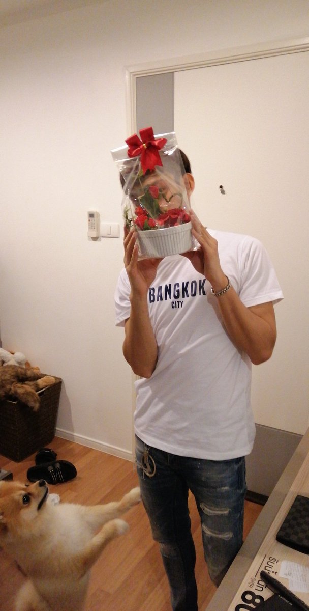 sandwiz's tweet image. มีความเซอร์ไพรส์​หวะ 555
รักนะยูววววว~ #SWMN