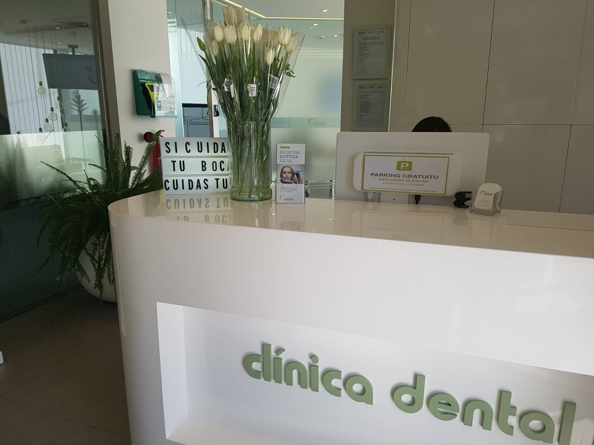En el día de 💝 San Valentin💖 en #ClinicaDentalRomeo obsequiamos a nuestros pacientes con una 🌹. 
❤ Feliz día del Amor‼
👏 Muchas Gracias por compartir este día con todo el equipo‼
#SanValentin, #Amor, #Enamorados, #Flores, #Regalo, #Vigo
