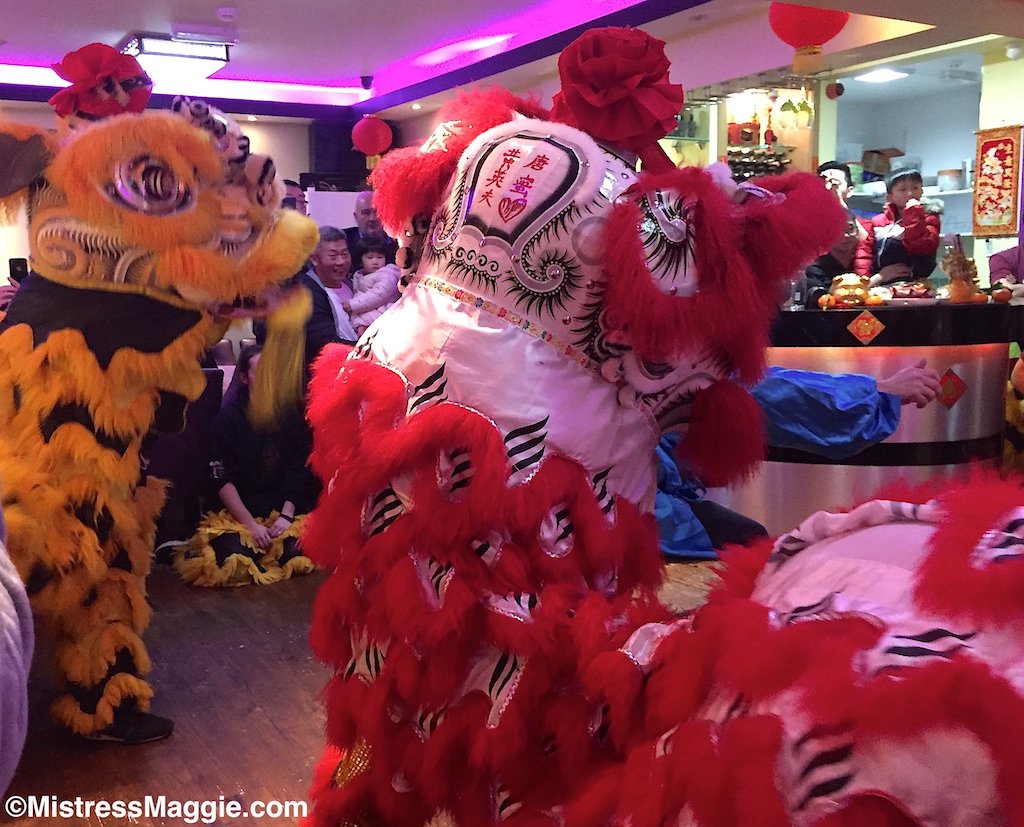 MistressMaggie1's tweet photo. Last night. Celebrating the year of the pig with my Chinese friends at @TangKTV. With dragon dancing, martial arts and fire crackers, all served up with great hospitality and their delicious Chinese cuisine.
#YearOfThePig #chinesedining #smilingbuddha https://t.co/RuM3EaGWco