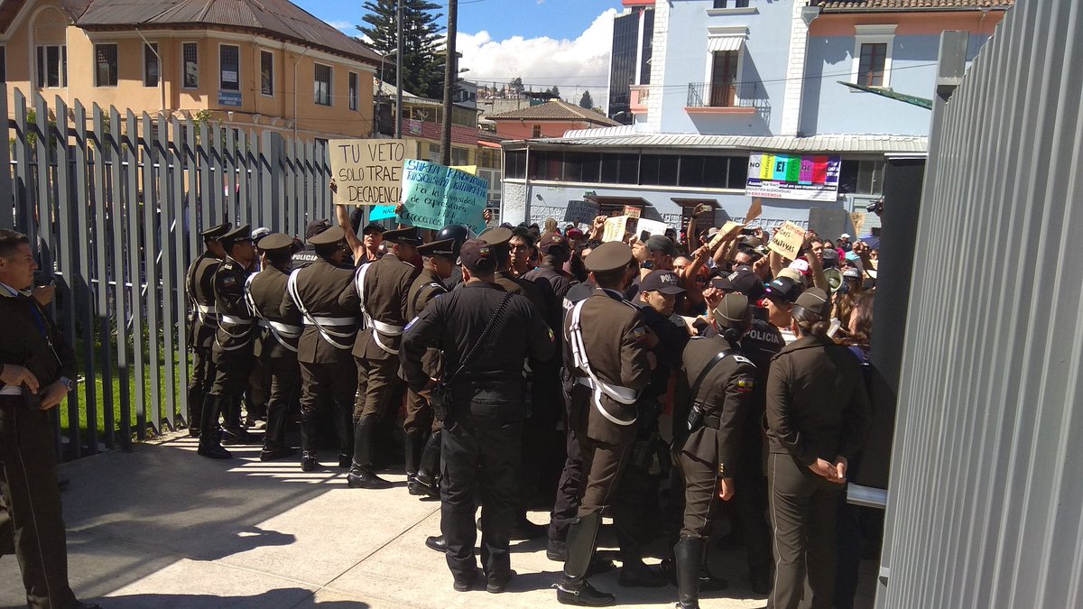 Necesitamos conocer cómo se llevará a cabo el debate de reformas a la #LeydeComunicación. Exigimos a <a href="/AsambleaEcuador/">Asamblea Nacional</a> el ingreso del sector comunitario y audiovisuales al pleno.

#NoMatenALosMediosComunitarios