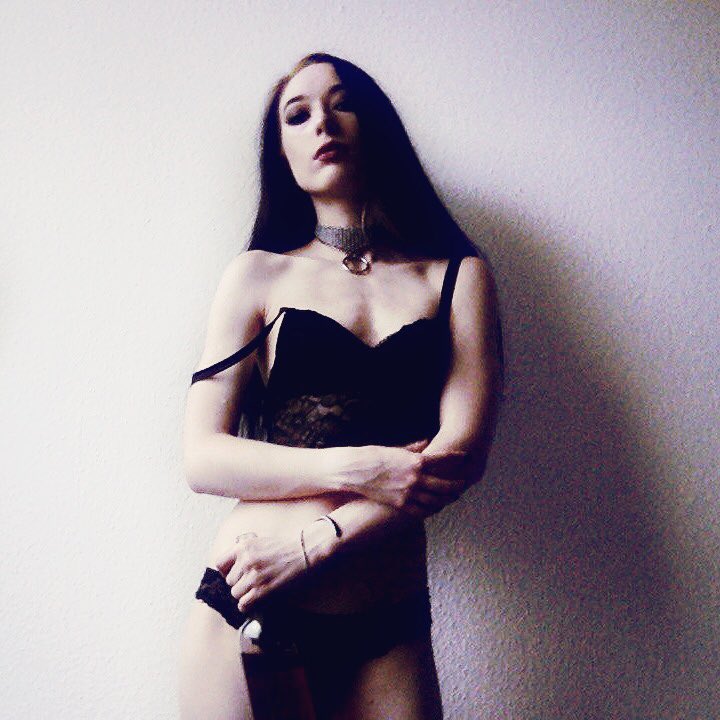 AverageSorrow's tweet photo. Happy Valentine’s Day 🖤
#lingerie #lace #blacklace https://t.co/NtkUKxfc86