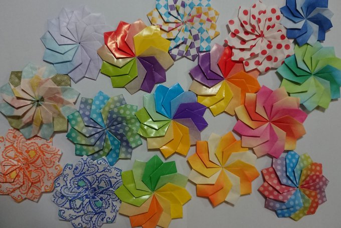 折り紙で作るお花ダリアの折り方をご紹介 難しい花や立体のバラも解説 生活雑貨 Sumica スミカ 毎日が素敵になるアイデアが見つかる オトナの女性ライフスタイル情報サイト