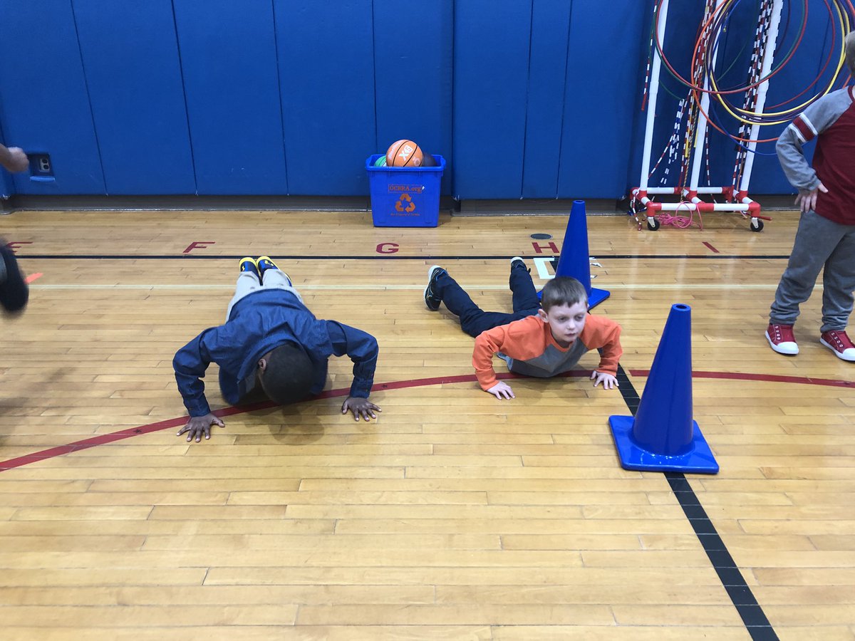 MeghanGoodness's tweet photo. All Move Day!!! Keeping our hearts and bodies healthy!!! ❤️❤️❤️ @SCSDPhysEd @syracuselatin @SyracuseSchools https://t.co/scgGmvX4jV