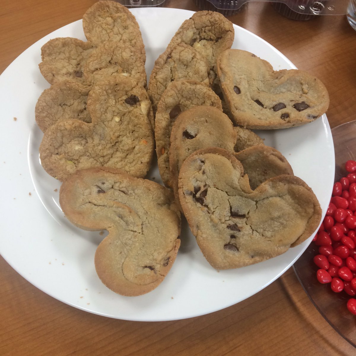 sand98's tweet image. #valentines day treats from my #amazing #coworkers at #branch0040 #lndont @TD_Canada #branchlife