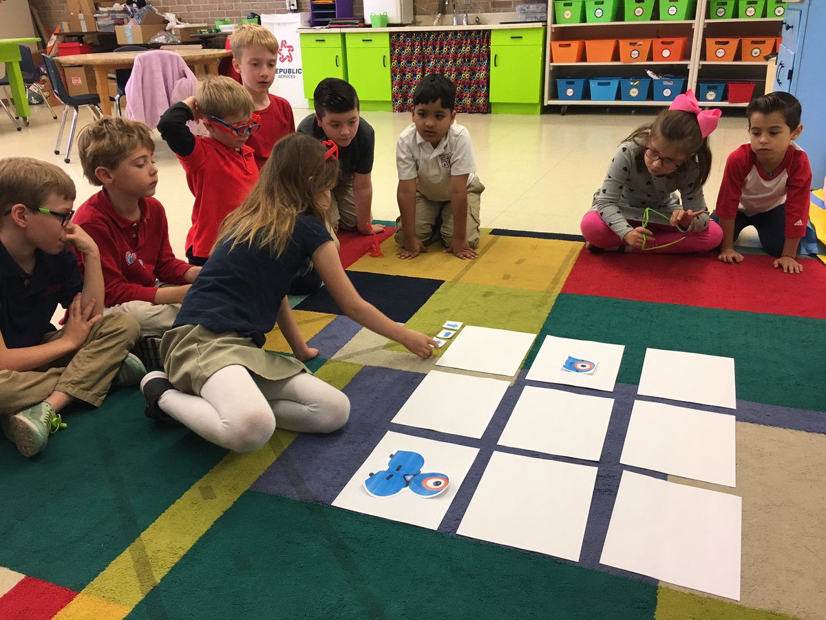 1BatSTM's tweet image. Unplugged and plugged #coding activities in the #STeaMLab today @stmsaints!