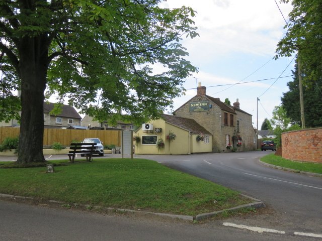 #ForSale #Wiltshire Free House in M4 corridor. Prestige village near motorway junction on fringe of the Cotswolds. Easily manageable business with Main Bar (42). Owners' Flat. Attractive enclosed Garden. Patio and Car Park. EPC D.  £34,500 L/H (42416)

sidneyphillips.co.uk/business-detai…