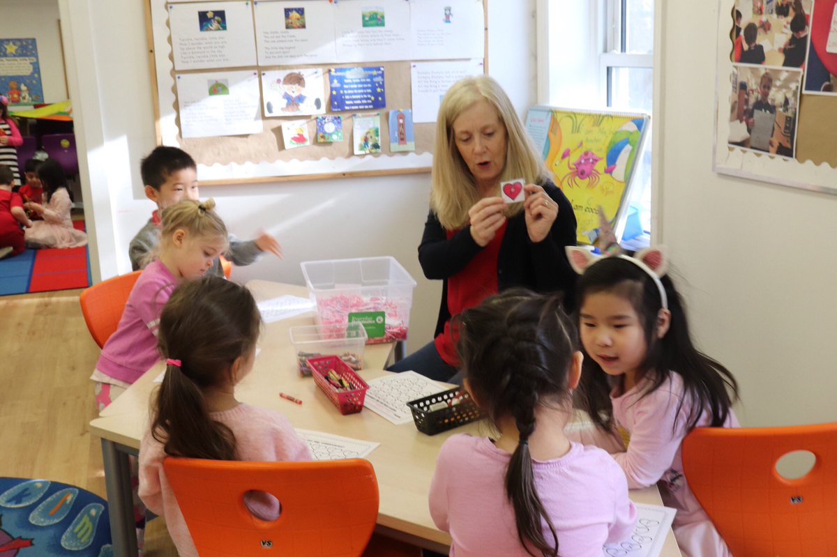 maclachlan_ca's tweet photo. Our PK-SK classes are starting out their morning by engaging in 💕 themed fun stations! #HappyHeartsDay #ValentinesDay #FunStations #MacLachlanCollege #Oakville https://t.co/XzRPUaGFx2