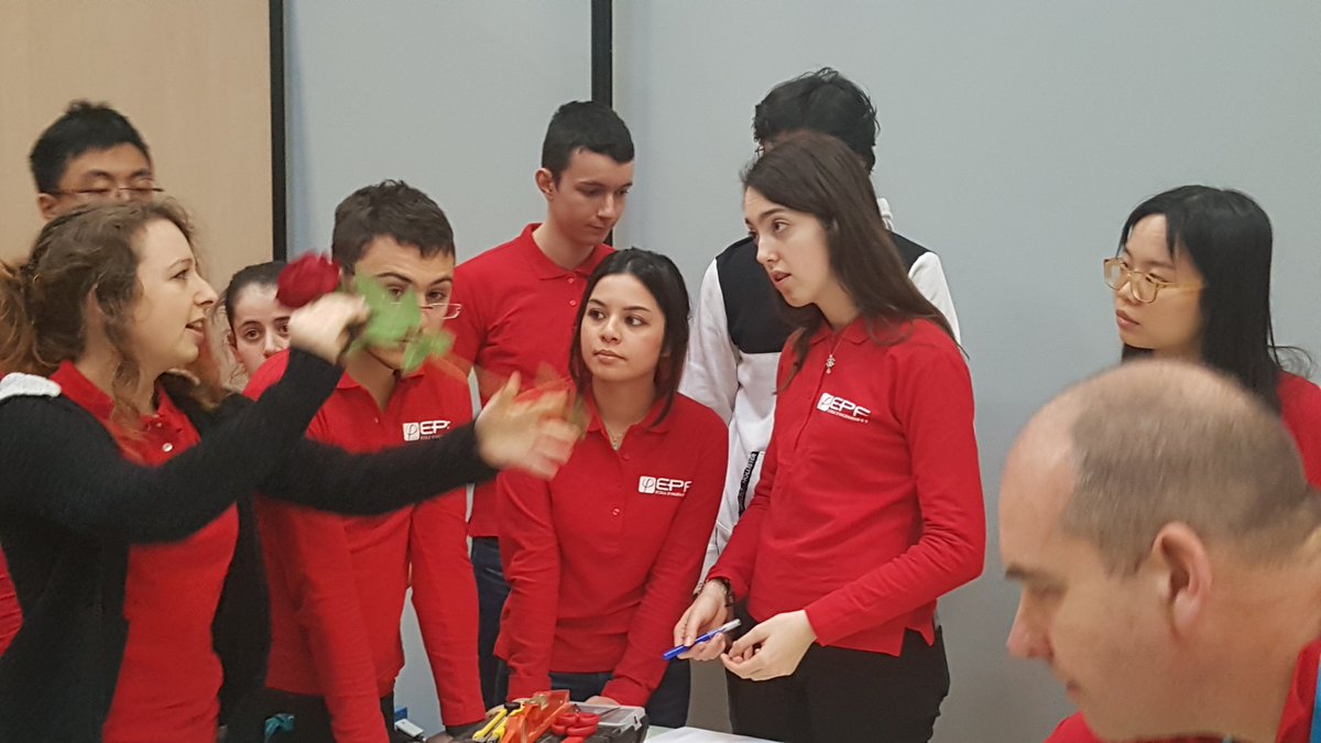 epf_ingenieurs's tweet photo. Pour créer cette #CrazyMachine avec réactions en chaîne, ils mettent en application leurs connaissances en sciences, technologie, ingénierie, mathématiques, design... et romantisme 😉 #ConcoursAvenir https://t.co/TFfQkA3u2l