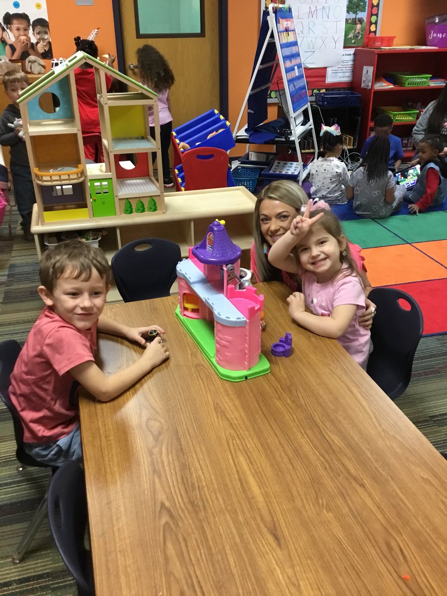 kjones_prek's tweet photo. #WeLoveOurCastleKids https://t.co/jSGU11ErNr