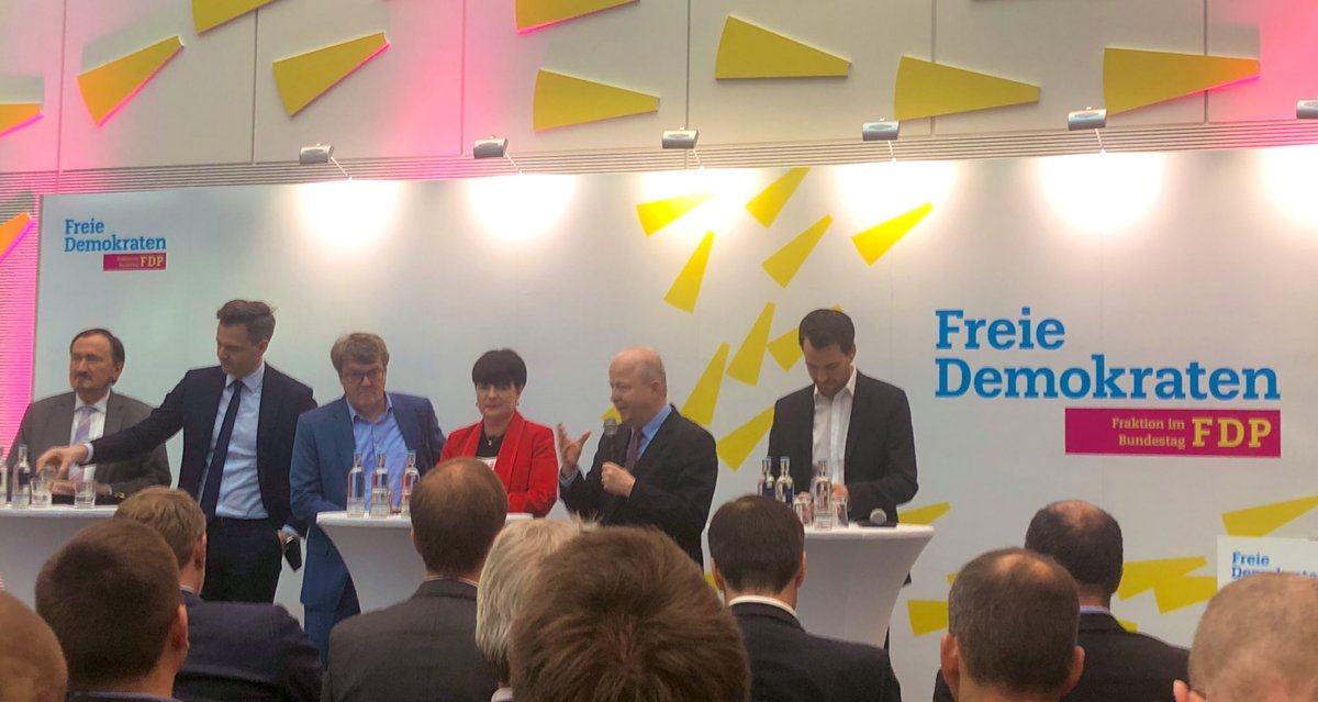 Ein tolles und innovatives Format der Freien Demokraten: Fragerunde an den Arbeitskreis II der <a href="/fdpbt/">Fraktion der Freien Demokraten</a> zu den Themen Wirtschaft sowie Arbeit und Soziales u.a. mit <a href="/c_lindner/">Christian Lindner</a> <a href="/johannesvogel/">Johannes Vogel</a> <a href="/EUTheurer/">Michael Theurer</a> @DFVBerlin #Bundestag #Franchise