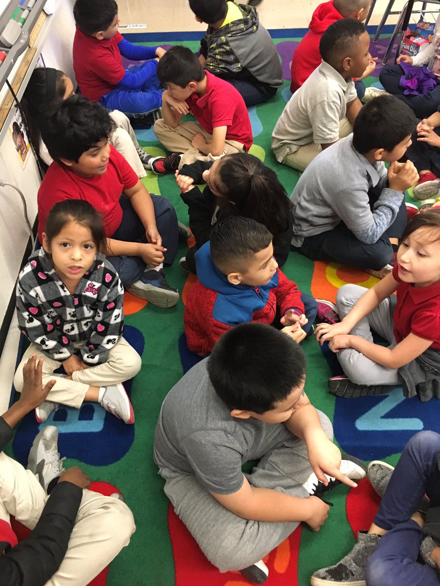 ortizteach's tweet image. Learning about living and non livings through our read aloud in Ms. Molina’s class. Students using sentence starters to help them turn and talk with their bilingual partner. 📕📘#DualLanguage #Biliterate #PushItToTheNextLevel #ThePughWay