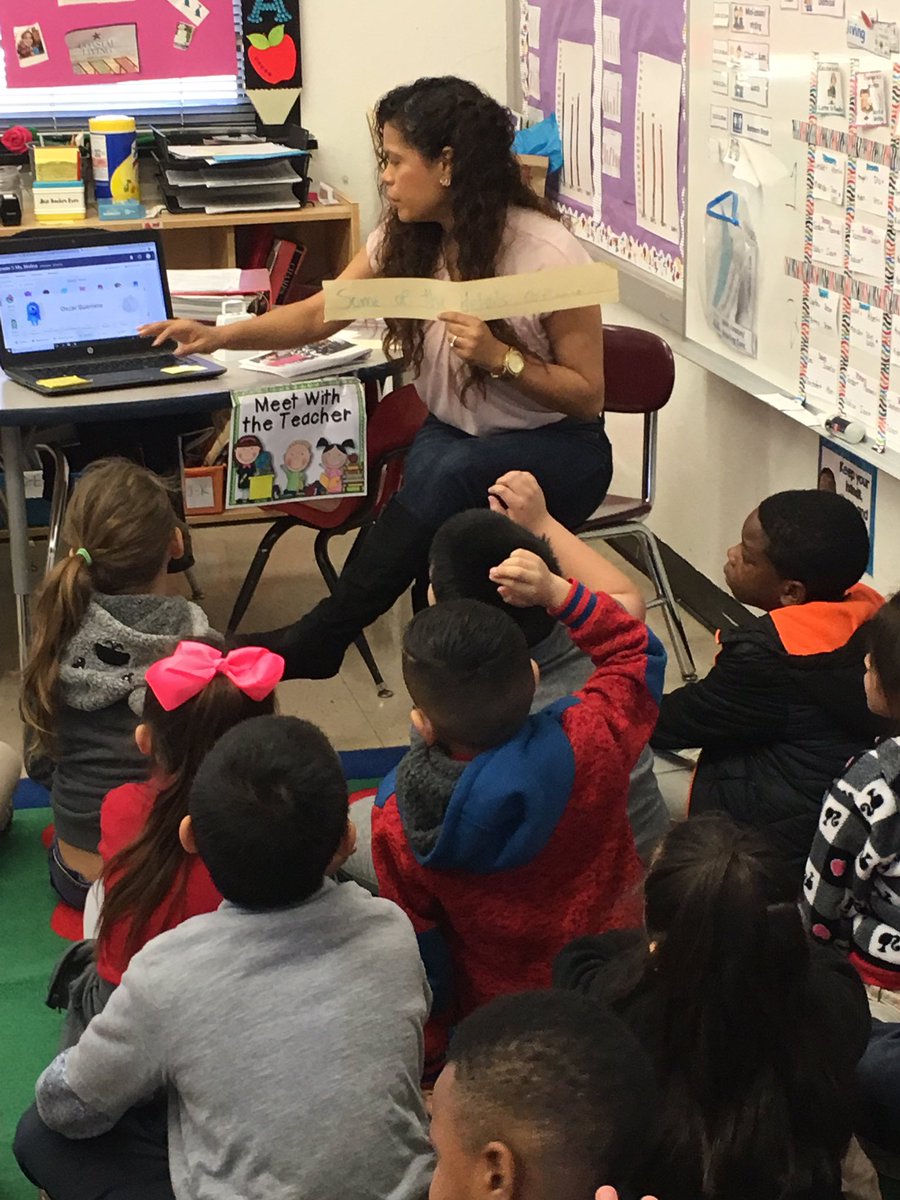 ortizteach's tweet image. Learning about living and non livings through our read aloud in Ms. Molina’s class. Students using sentence starters to help them turn and talk with their bilingual partner. 📕📘#DualLanguage #Biliterate #PushItToTheNextLevel #ThePughWay