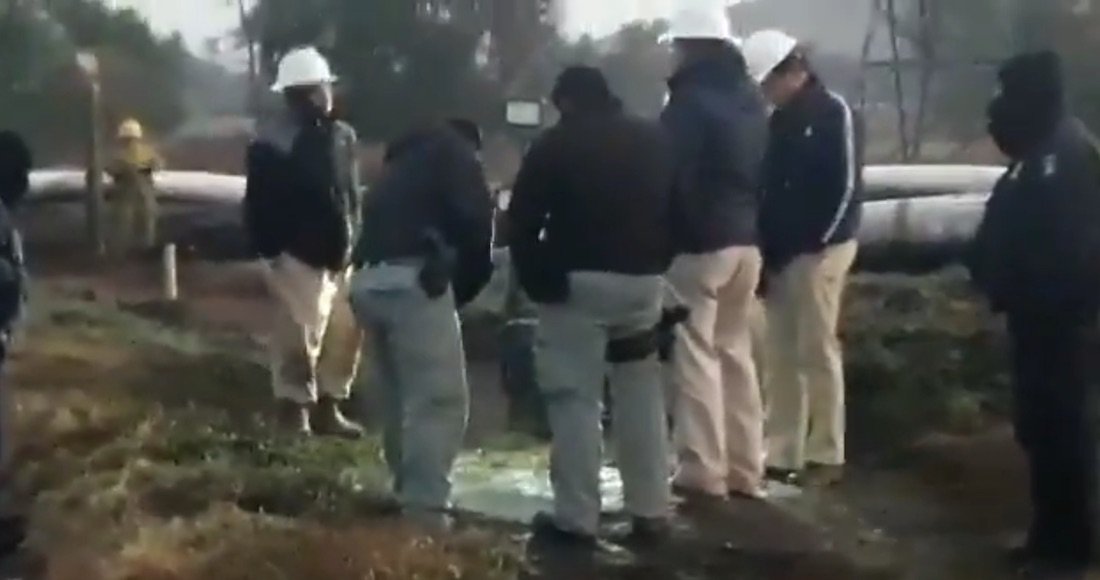 SinEmbargoMX's tweet photo. #VIDEO: Autoridades evacuan a 300 habitantes en San Martín Texmelucan, Puebla, por fuga de gas https://t.co/b3DcidrkRS https://t.co/TDv9zHtPTK