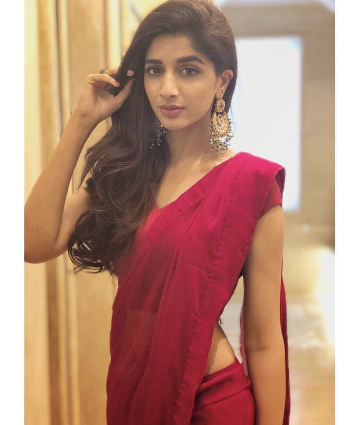 ApniISP.Com on X MawraHocane shared a photo in hot red Sari to wish HappyValentinesDay to fans mawra valentinesday hotred saari https t rnD2JdME9L X