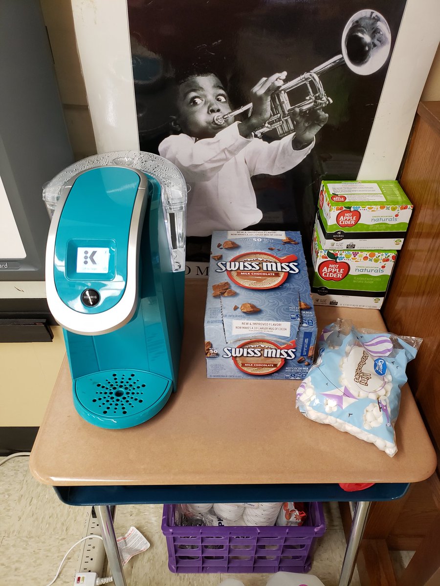 rebapicc's tweet photo. When it's cold outside and it's Valentine's Day, my students will get apple cider or hot chocolate. Everyone gets something special today! #ShowTheLove https://t.co/FLTYoE6Fks