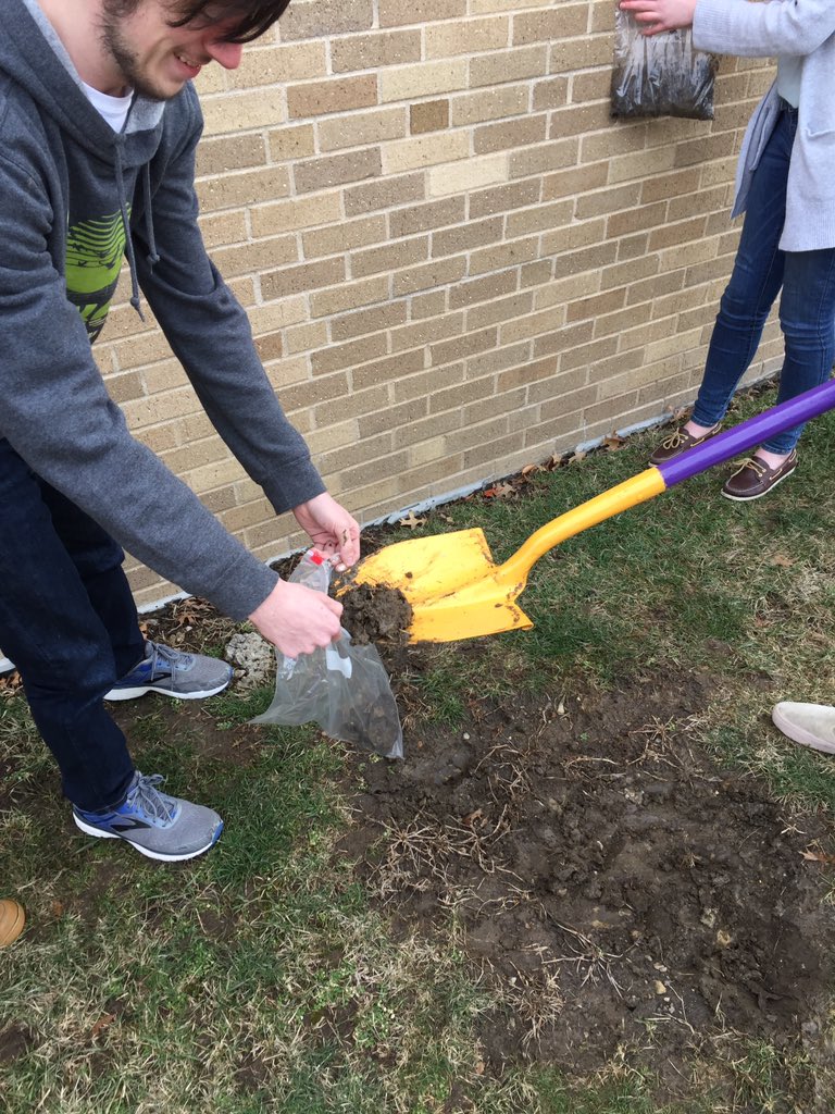 MrLee_Science's tweet photo. Nope... just taking some soil samples #APES2019 https://t.co/qeZBrGEiDZ