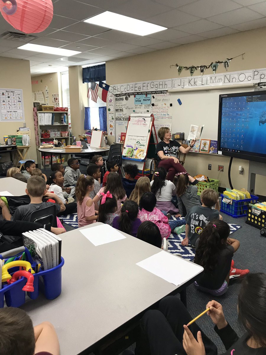 Reading about kindness on this wonderful Valentines Day! <a href="/DeanneEwan/">DeAnne Ewan</a> #swenkekind #swenkeproud #somebodylovesyoumrhatch