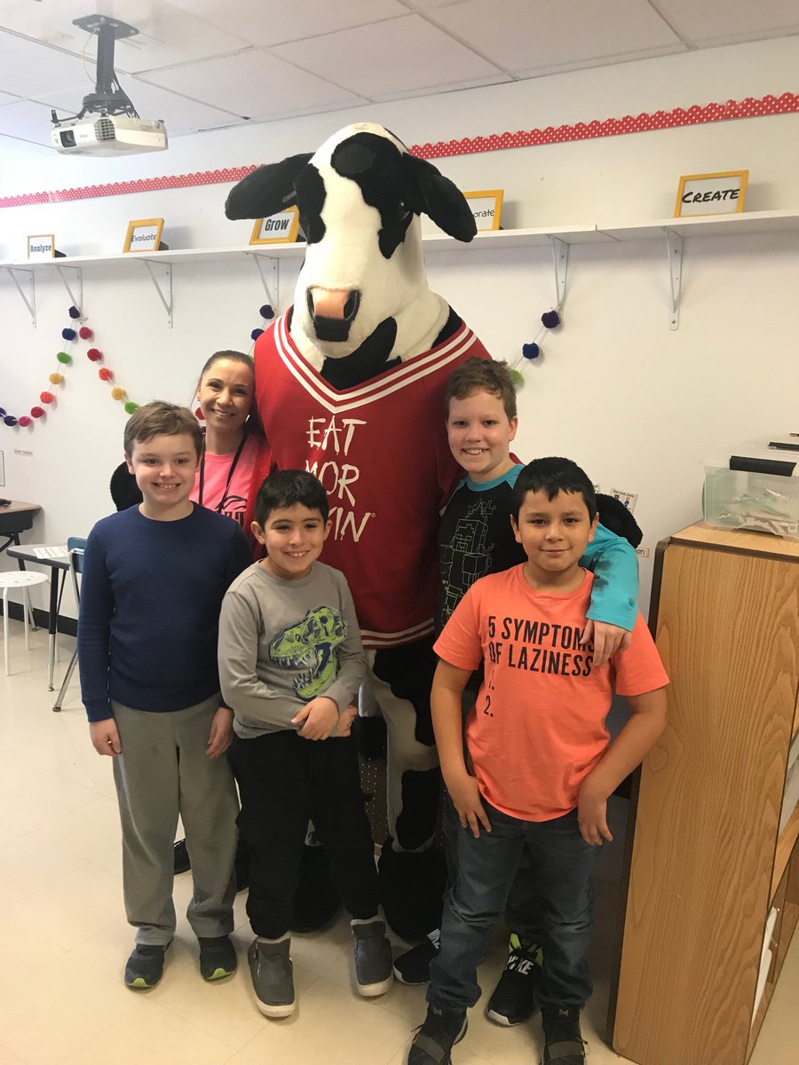 lfisherIG's tweet photo. Mrs Hudson had a special Valentines Day gift today from her students! #iginspires https://t.co/dsTTmKClrA