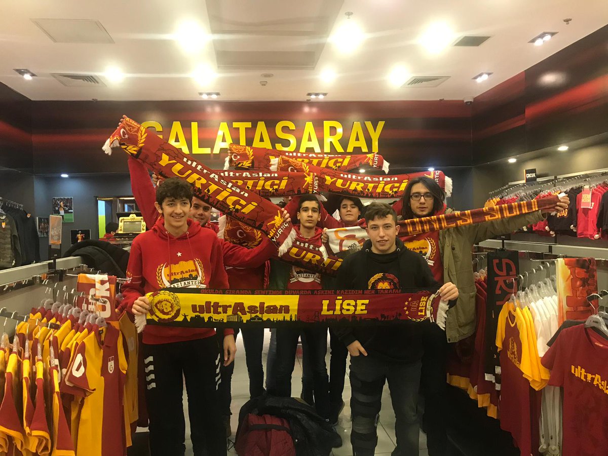 ultrAslanLise27's tweet photo. #Yellowfriday , #Greyweekend ve #YellowRedWeekend organizasyonlarından sonra sırada #YellowRedDay için tüm temsilciliklerimiz ile @gsstore mağazalarımıza akın ediyoruz. #ultrAslanLISE https://t.co/89dRKxovaN