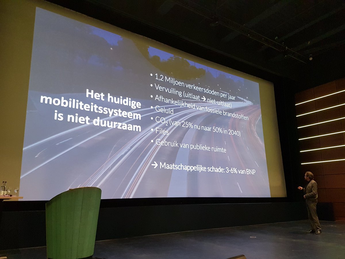 Keynote Carlo van de Weijer heeft gave inzichten over onze mobiliteit. Smullen geblazen! #NRW Kennis &amp; Innovatie Summit
