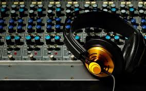 Y ya comienza en la radio trendy, el programa especial en homenaje al gran Alberto Aguilar con <a href="/elavisponfm/">Beicker Delgado</a>, bajo el control técnico de @manuelbass1996