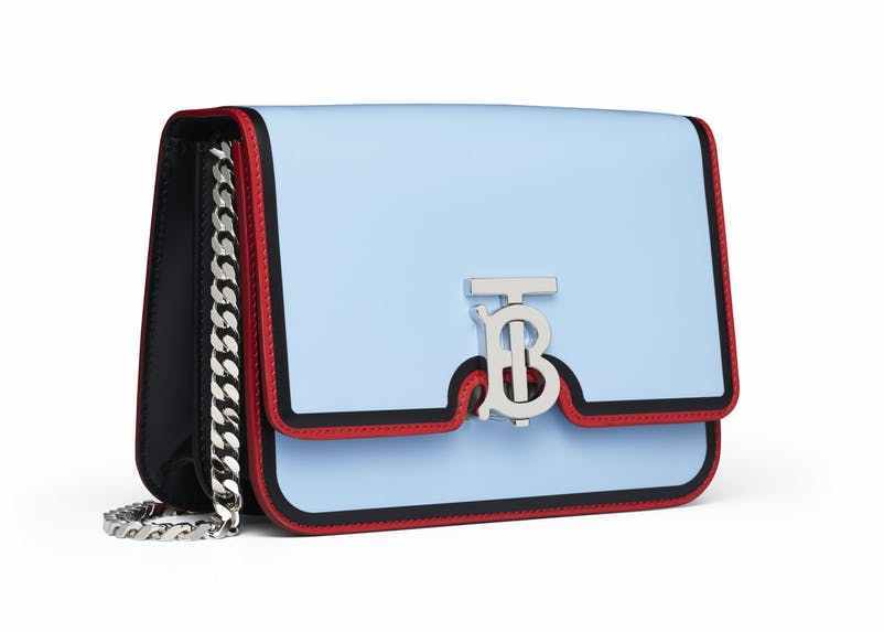 Riccardo Tisci’s First Bag for Burberry astairwaytofashion.com/2019/02/14/ric…