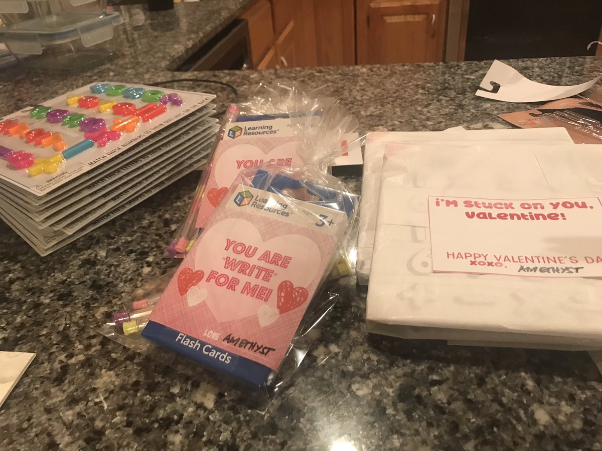 cmkanti's tweet image. I stayed up till midnight making these for my daughters class! Things we do for our kiddos! Happy Valentines Day T-world! #toddlervalentines #vdayisascam #tryingtostayawake #tryingtostaypositive #whatisworklifebalance @Target to the rescue