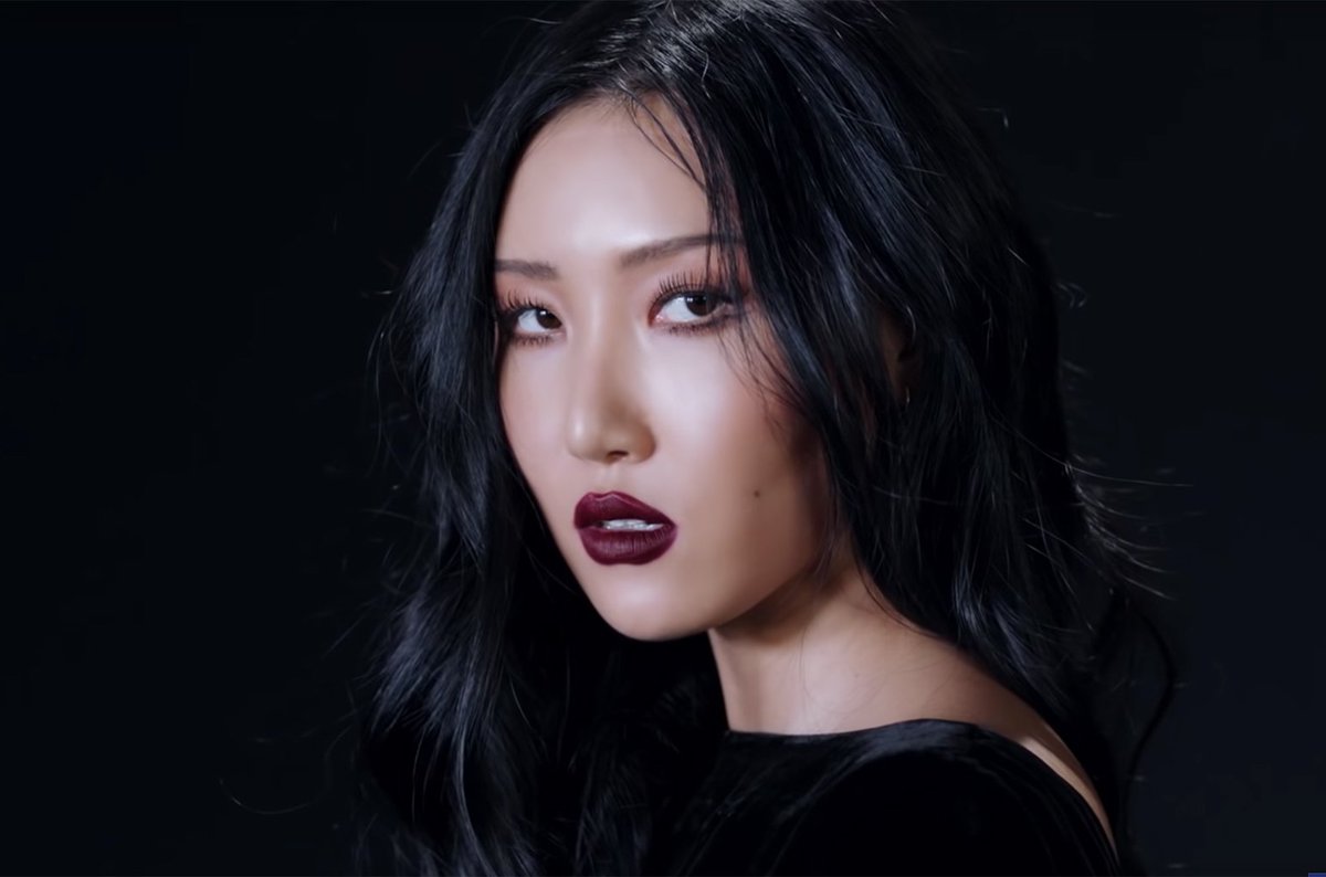 Mamamoo's Hwasa artistically calls out a "Twit" in new music...