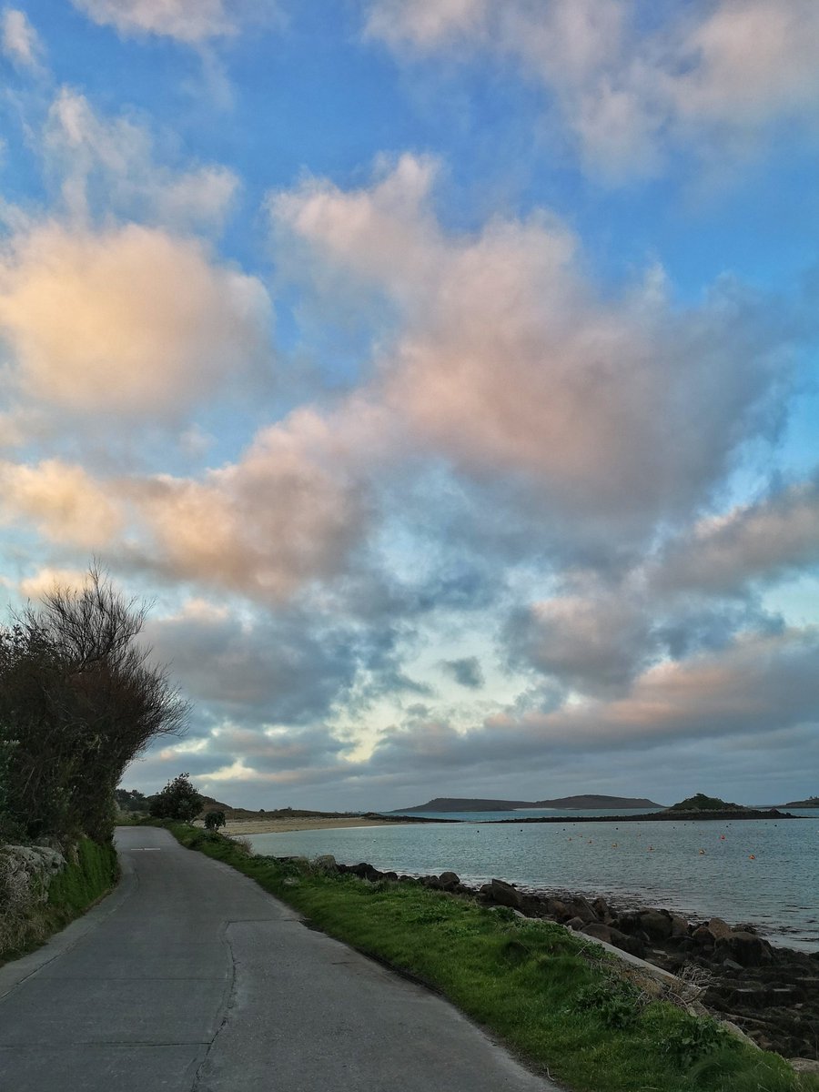 TrescoIsland's tweet photo. This morning's romantic Valentine's Day clouds 🥰☁️ 

#ValentinesDay #Scilly https://t.co/CsDVlkHoYp