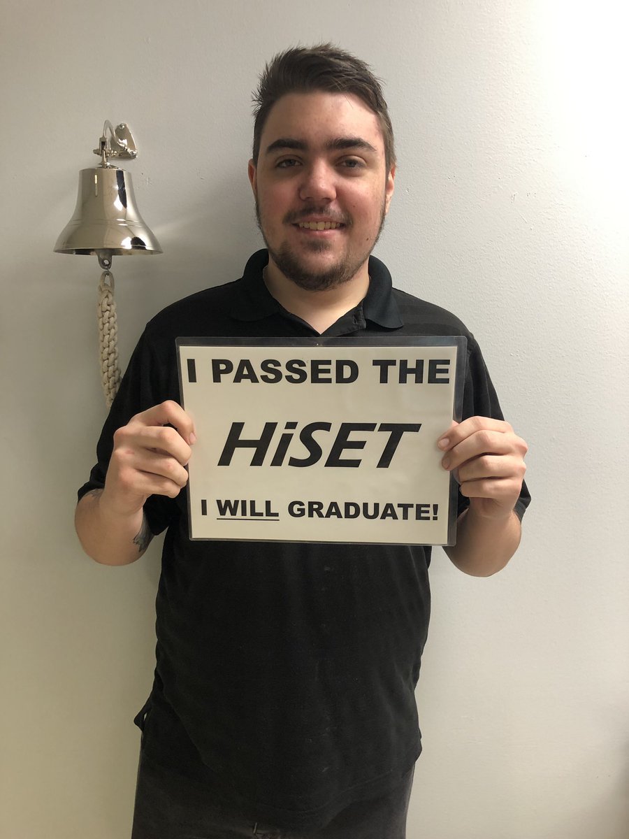 DarrinAnkrom's tweet photo. First @fueledbylaunch graduate of 2019! Congratulations Cody! @MrsRBartels @MsHorras @NicholeLemmon https://t.co/qXrROcjtBH