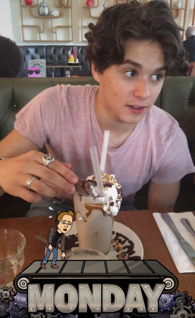 ThevampsBradTH's tweet photo. เมื่อวานมี #แบรดลี่ย์ไม่ได้ง่วง 

วันนี้มี #แบรดลี่ย์ไม่ได้หิว นะครับ https://t.co/SzqhDSCsLp